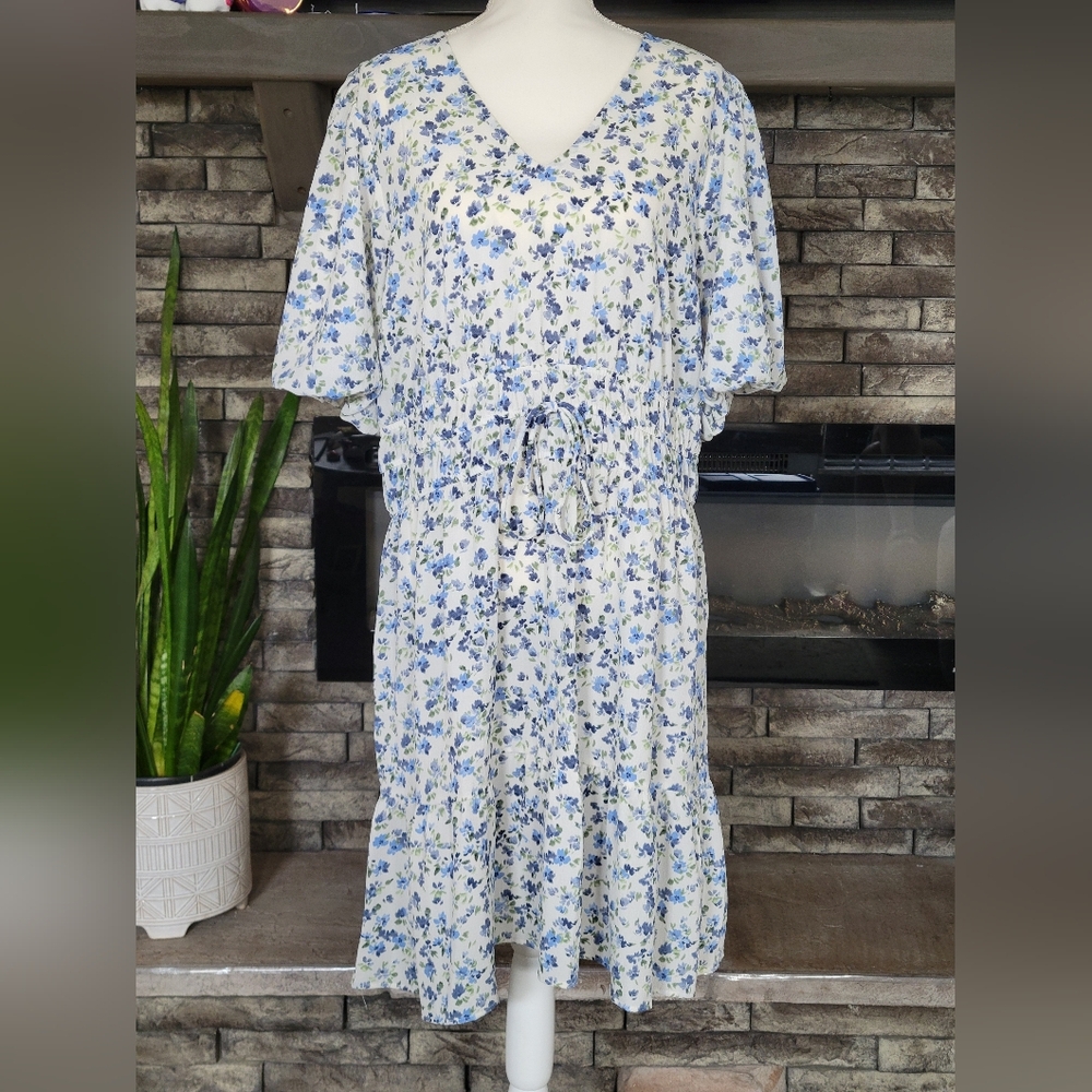 Kate and Lily NWOT  Feminine Floral Print Mid Length Dress Size 2X Blue & White - Picture 11 of 11